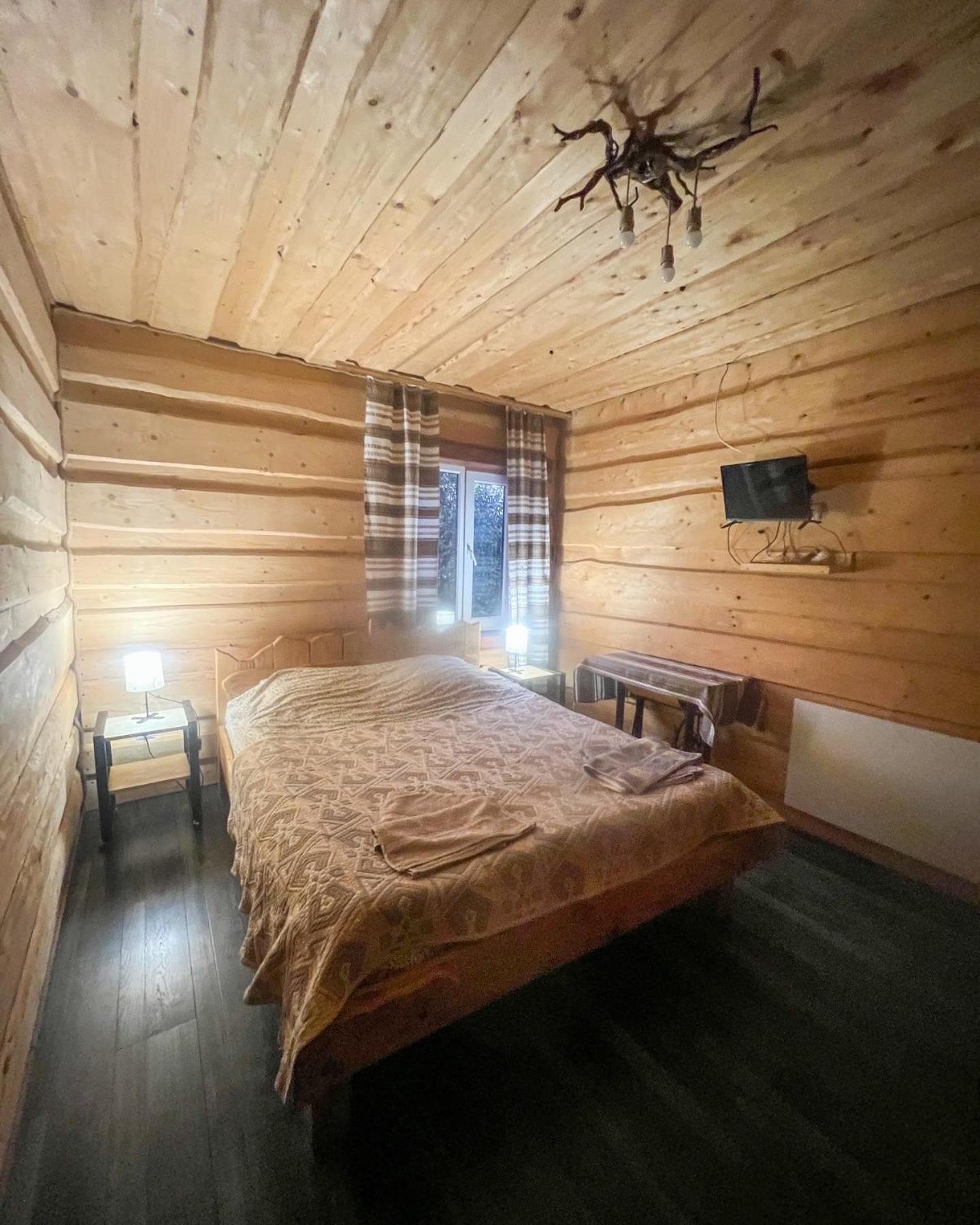Котедж Шум Черемоша На Березі Річки Verkhovyna Exterior photo
